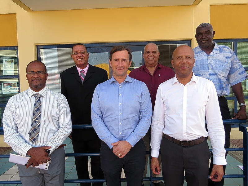 Direktor di DAMEN Shiprepair Curaçao di bishita na FEFFIK | èxtra